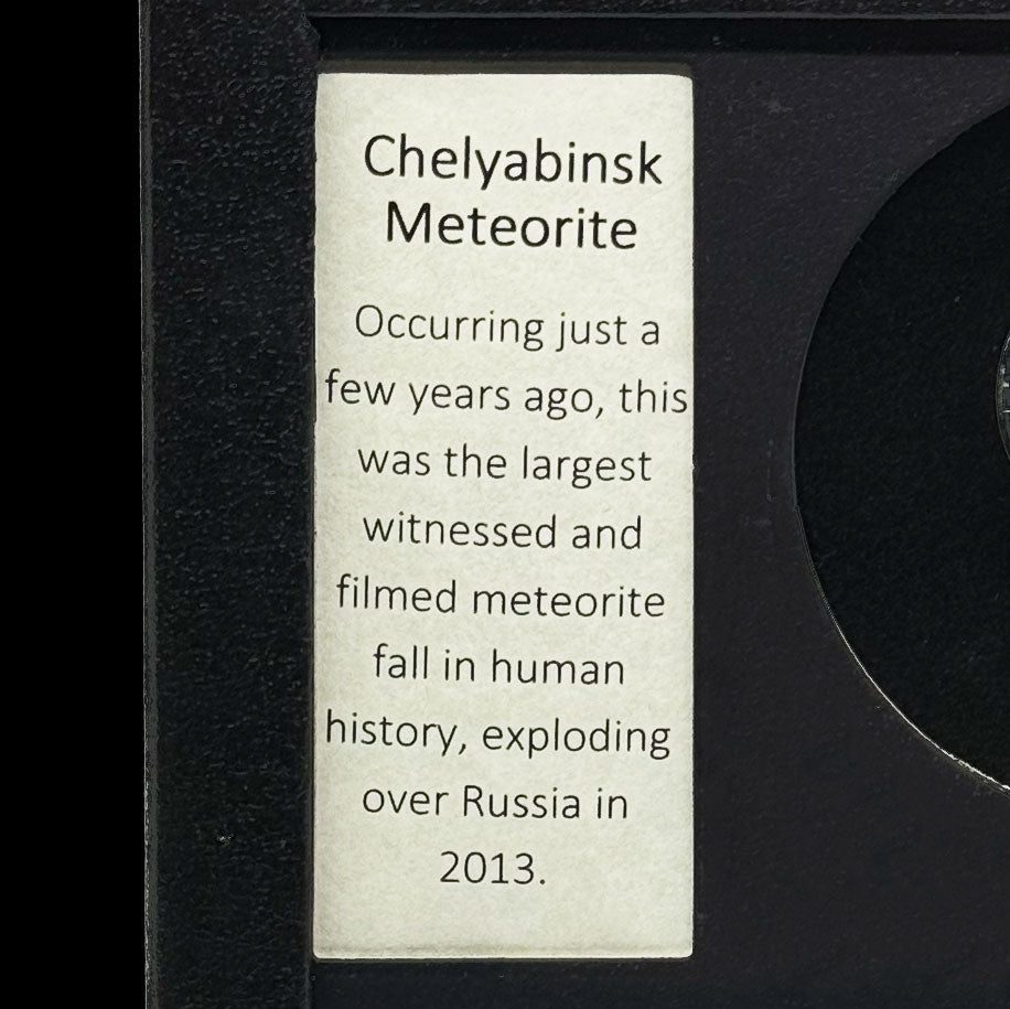 Meteorito de Chelyabinsk en caja de coleccionista
