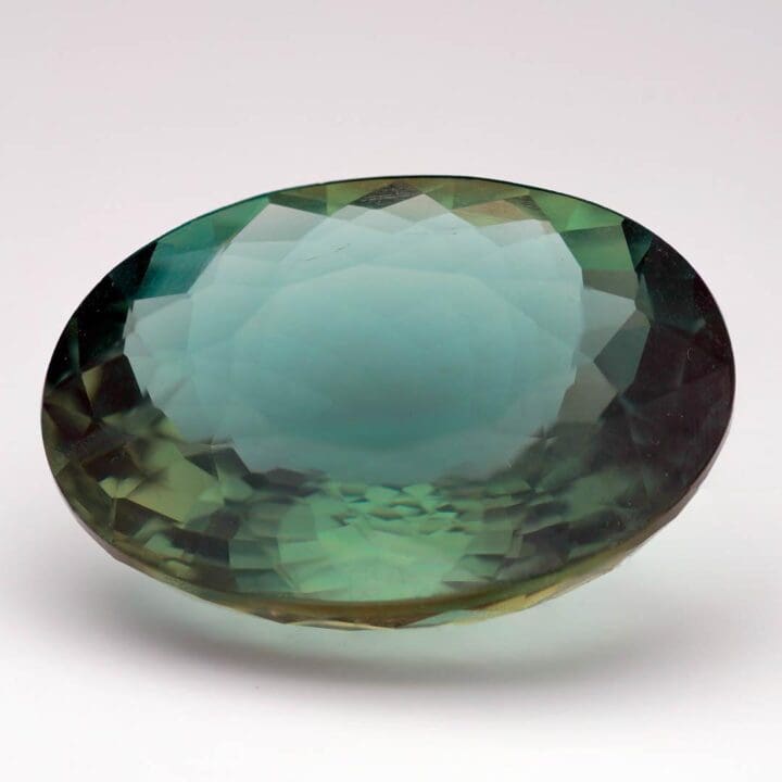 Certified 24.47 Carat Green Apatite Gemstone - Image 2