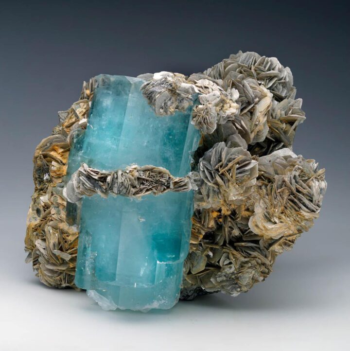 Aquamarine on Muscovite // 8.77 Lb - Image 3