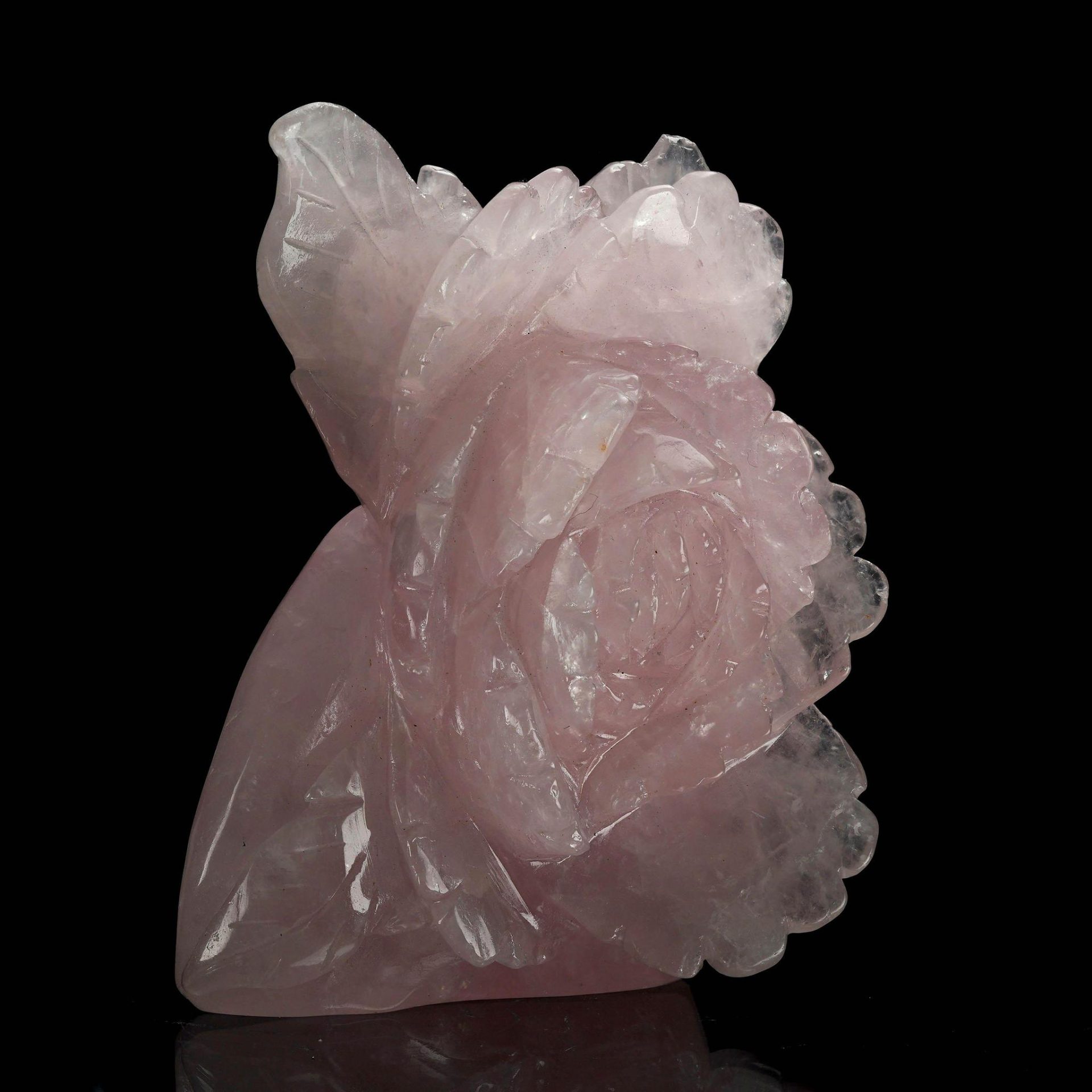 Petit oiseau en quartz rose sur une Améthyste du Brésil - Le palais des