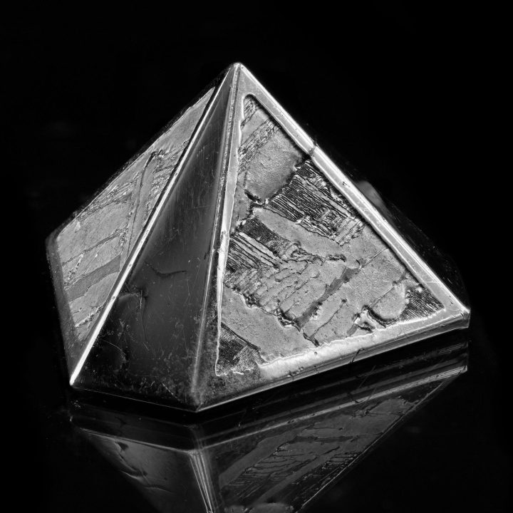 Authentic Muonionalusta Meteorite Pyramid from Sweden - 44 Grams - Image 2
