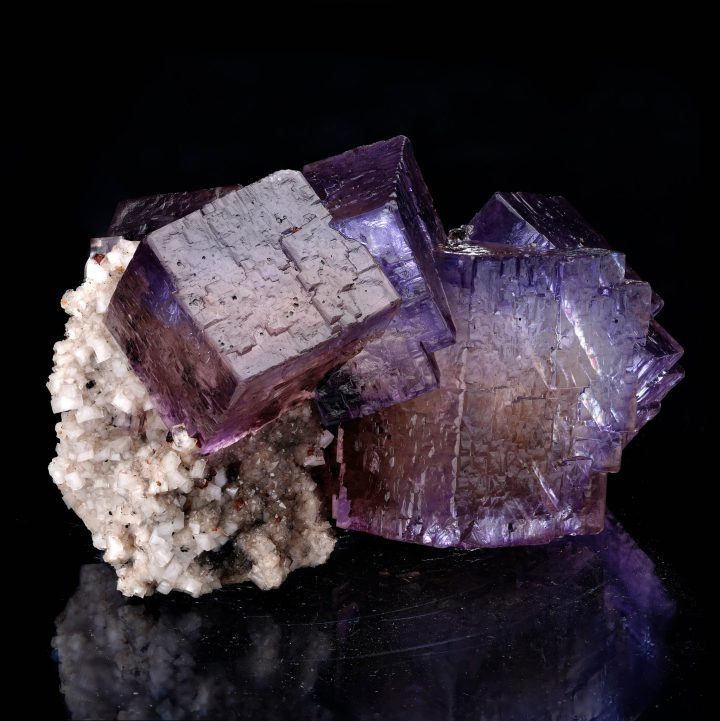 Fluorite cubes with Barite mineral association