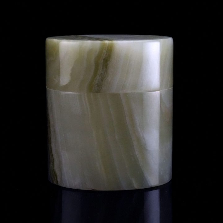 Round Banded Onyx Keepsake Box – Hand Carved Natural Stone