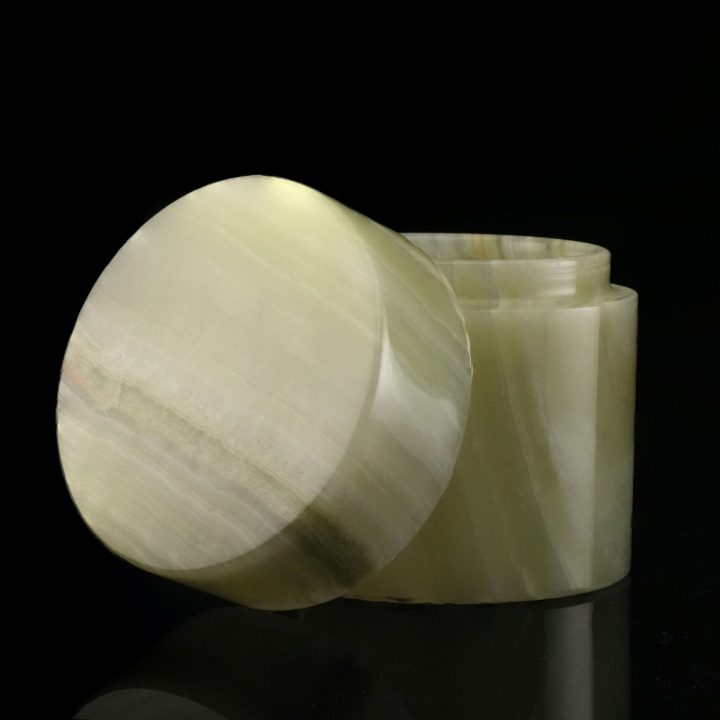 Round Banded Onyx Keepsake Box – Hand Carved Natural Stone