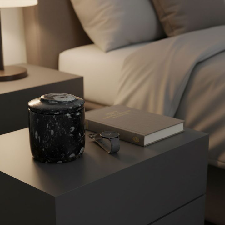 ammonie-in-bedroom