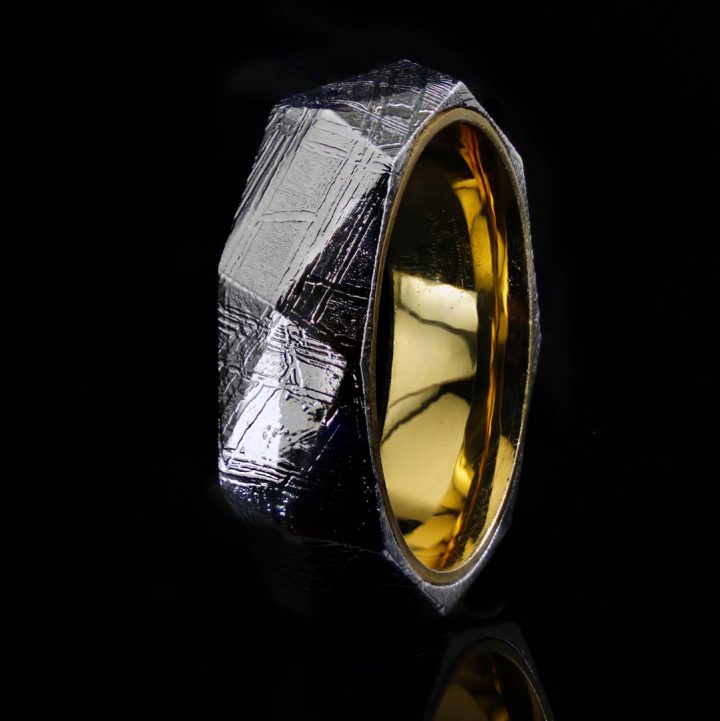 Designer Muonionalusta meteorite ring displayed on rock