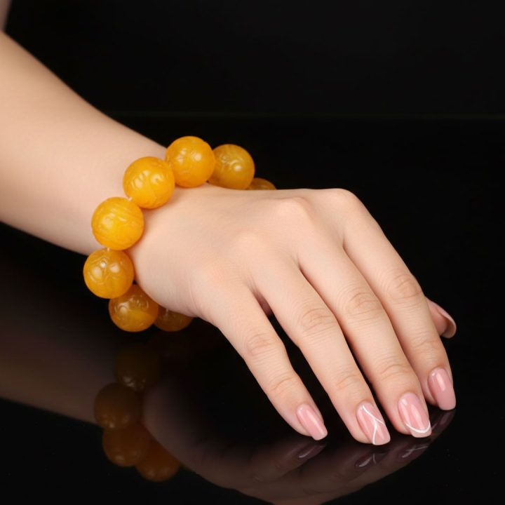 Amber-bracelet in handwrits
