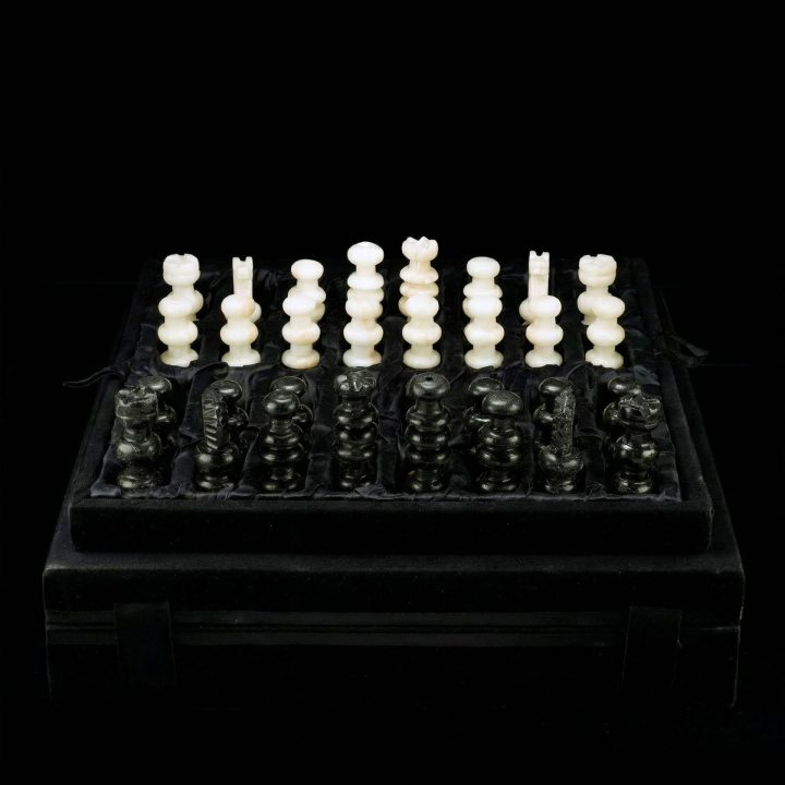 Black-and-White-Onyx-chess-with case