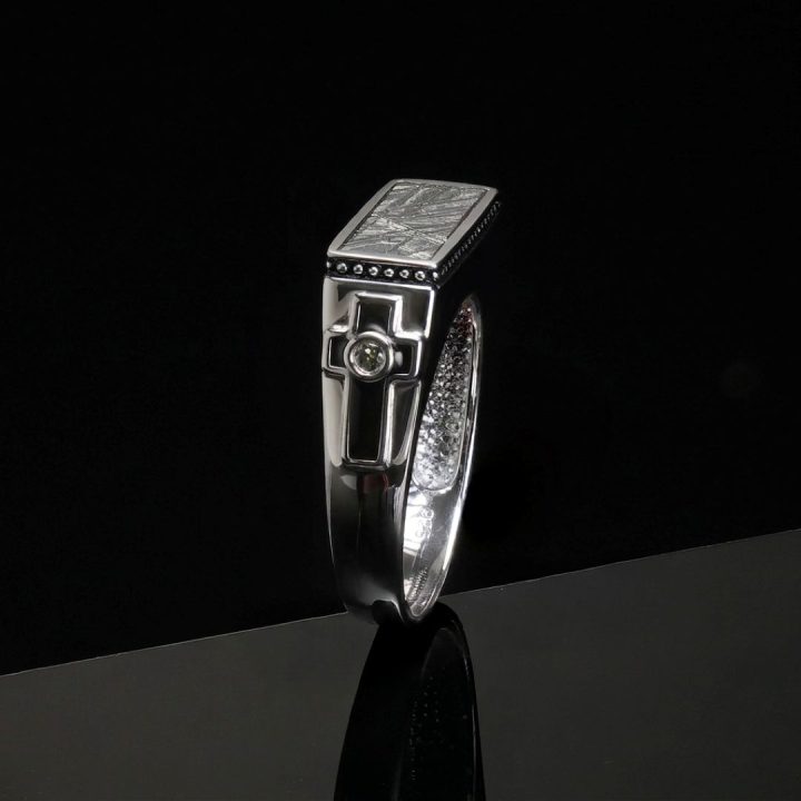 Hand‑Carved Men’s Muonionalusta Meteorite Ring with Black Onyx and White Sapphire - Image 5