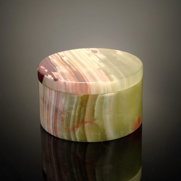 Hand‑Carved Onyx Keepsake Container from Pakistan - Natural Decor