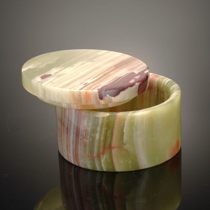 Hand‑Carved Onyx Keepsake Container from Pakistan - Natural Decor