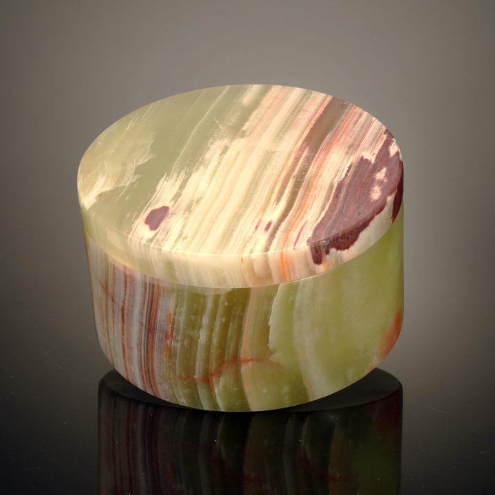 Hand‑Carved Onyx Keepsake Container from Pakistan - Natural Decor